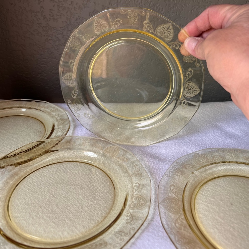 Vintage topaz yellow salad plates - Picture 11 of 11